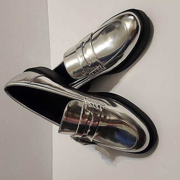 A New Day Silver Loafers Women’s 9.5 – Memory Foam, New with Tags - Picture 3 of 8